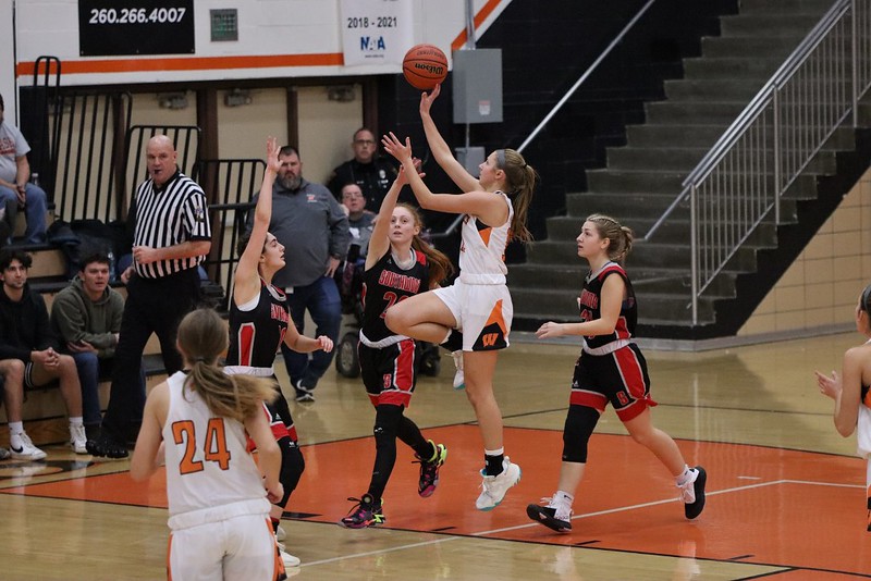Lady Apaches Run Past Knights