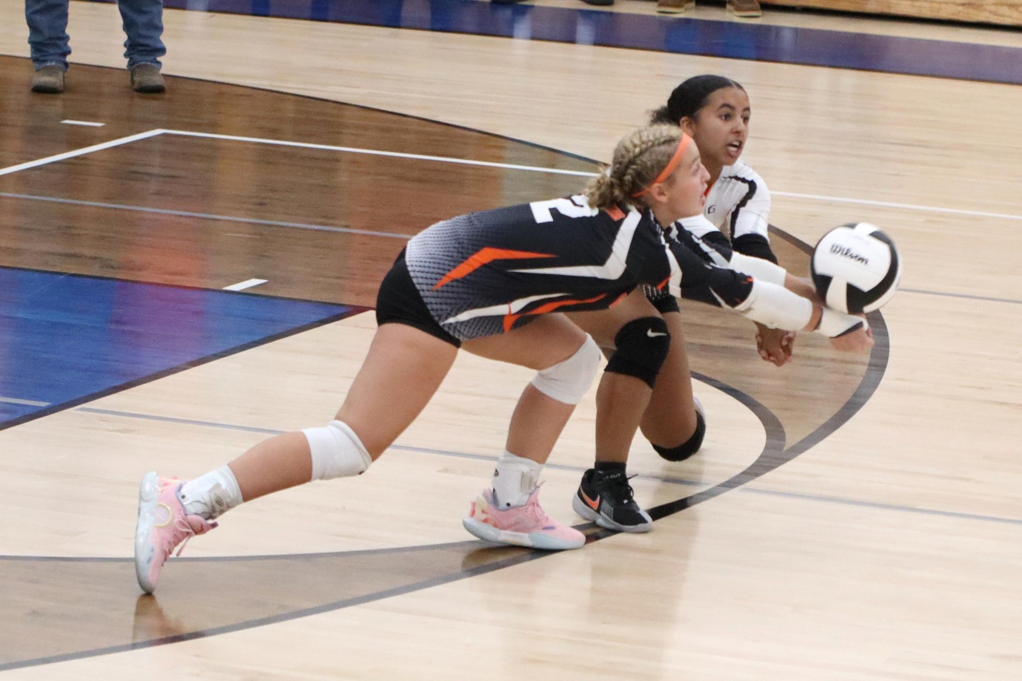 Lady Apaches Sweep Norse