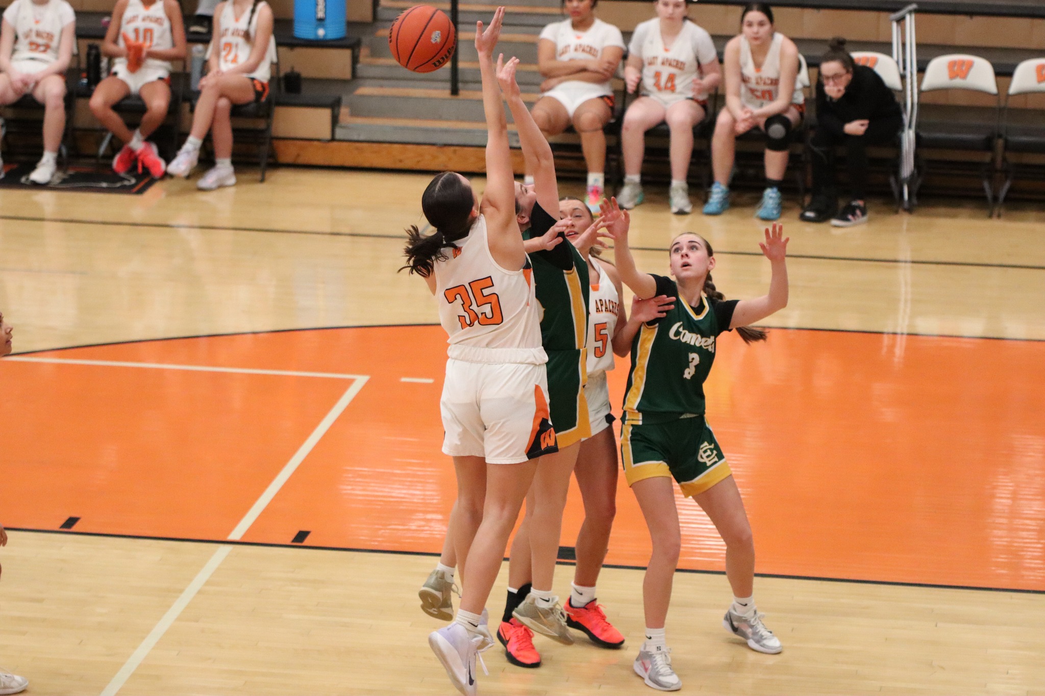 Lady Apaches Hold Off Eastern